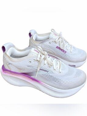 Brooks Adrenaline GTS 25 Women’s 8.5 Coconut / Argyle